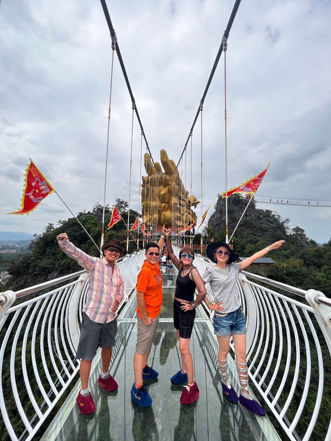ลูกค้า ลุค ทริป ฮอลิเดย์ ทัวร์กุ้ยหลิน 03-07 ต.ค.66